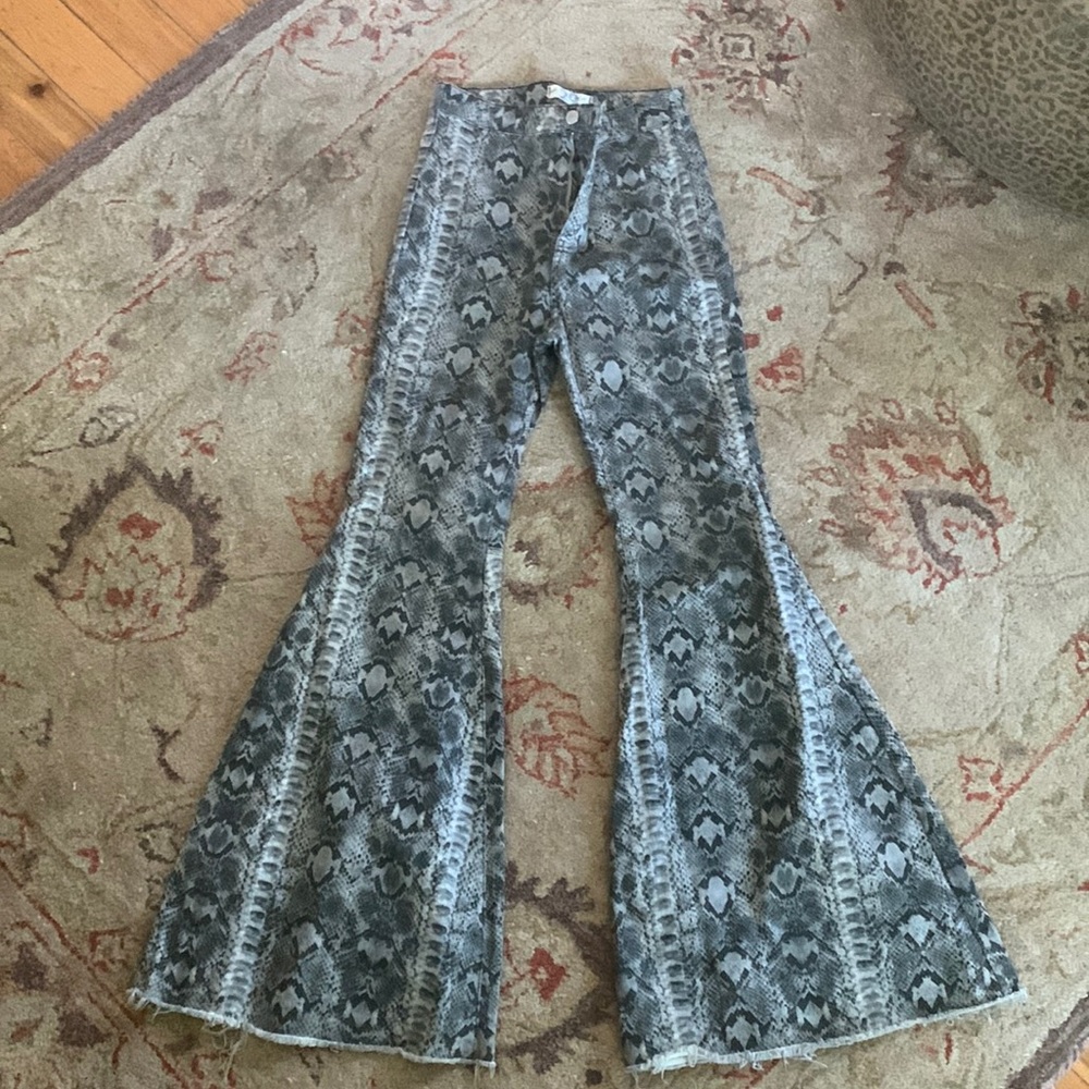 Free People SIZE 29 flare jeans